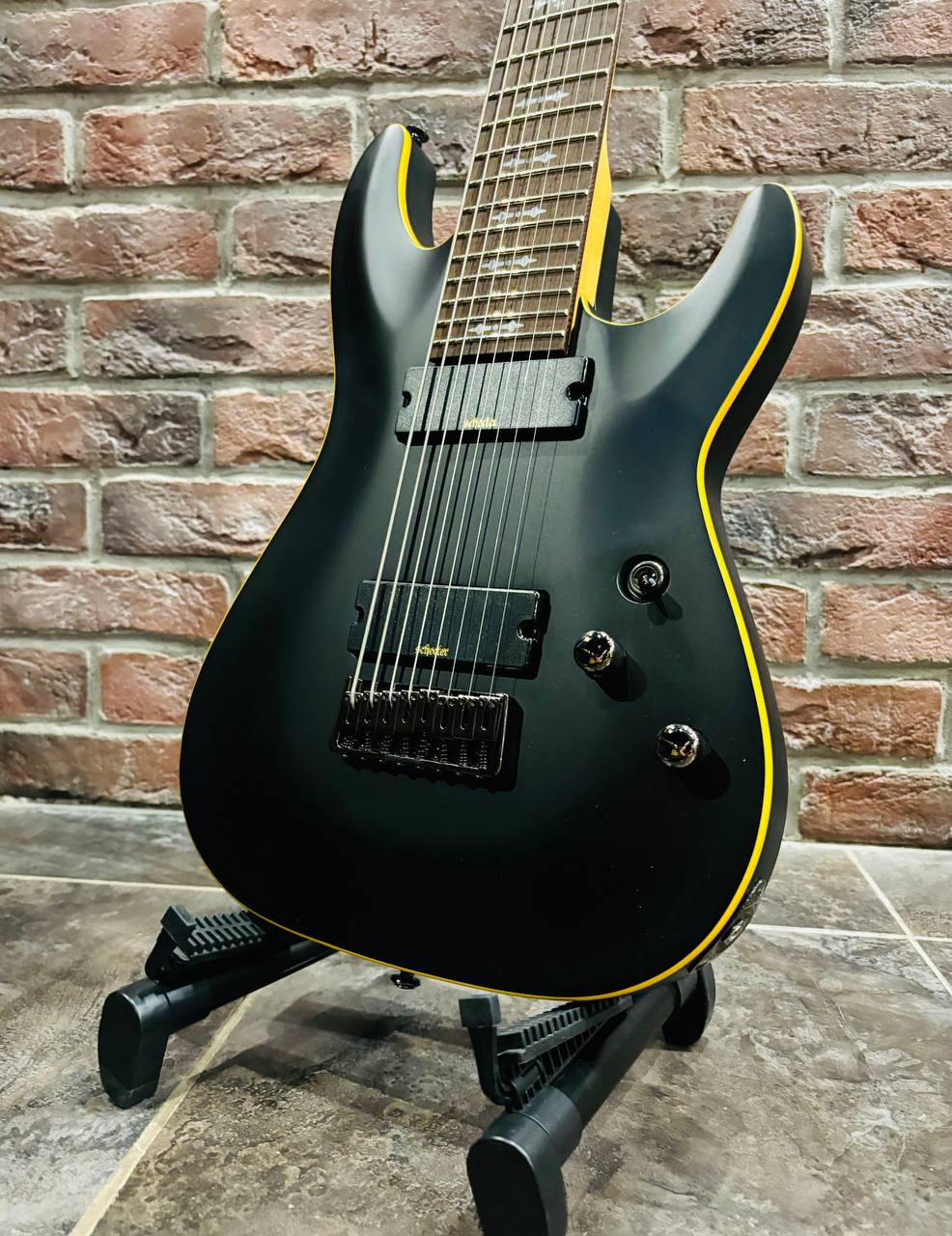 Электрогитара Schecter Demon 8 Black Mate + Комбик 15 ват с Перегрузом (USA) - изображение 3