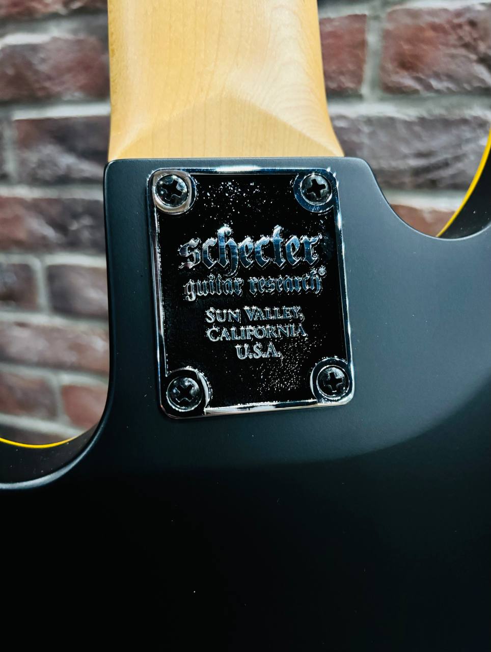 Электрогитара Schecter Demon 8 Black Mate + Комбик 15 ват с Перегрузом (USA) - изображение 6