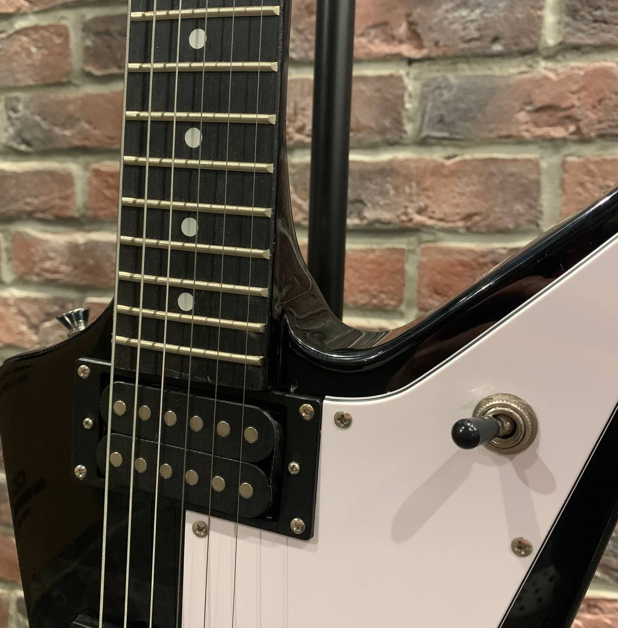 Электрогитара Harley Benton Explorer Classic Series (Индонезия) - изображение 5
