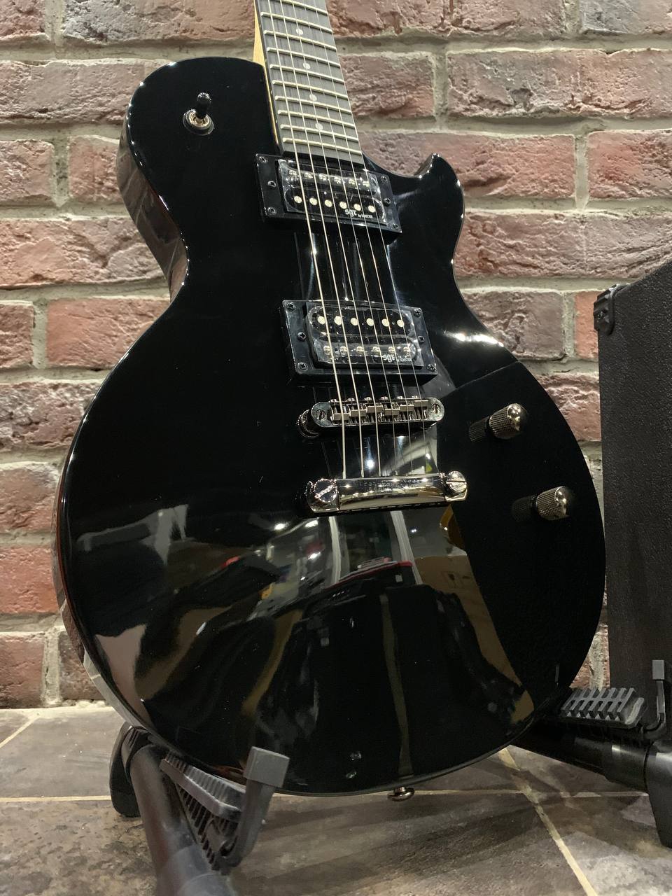 Электрогитара Schecter LP Solo 2 + Комбик 40 ват (комплект) - изображение 4