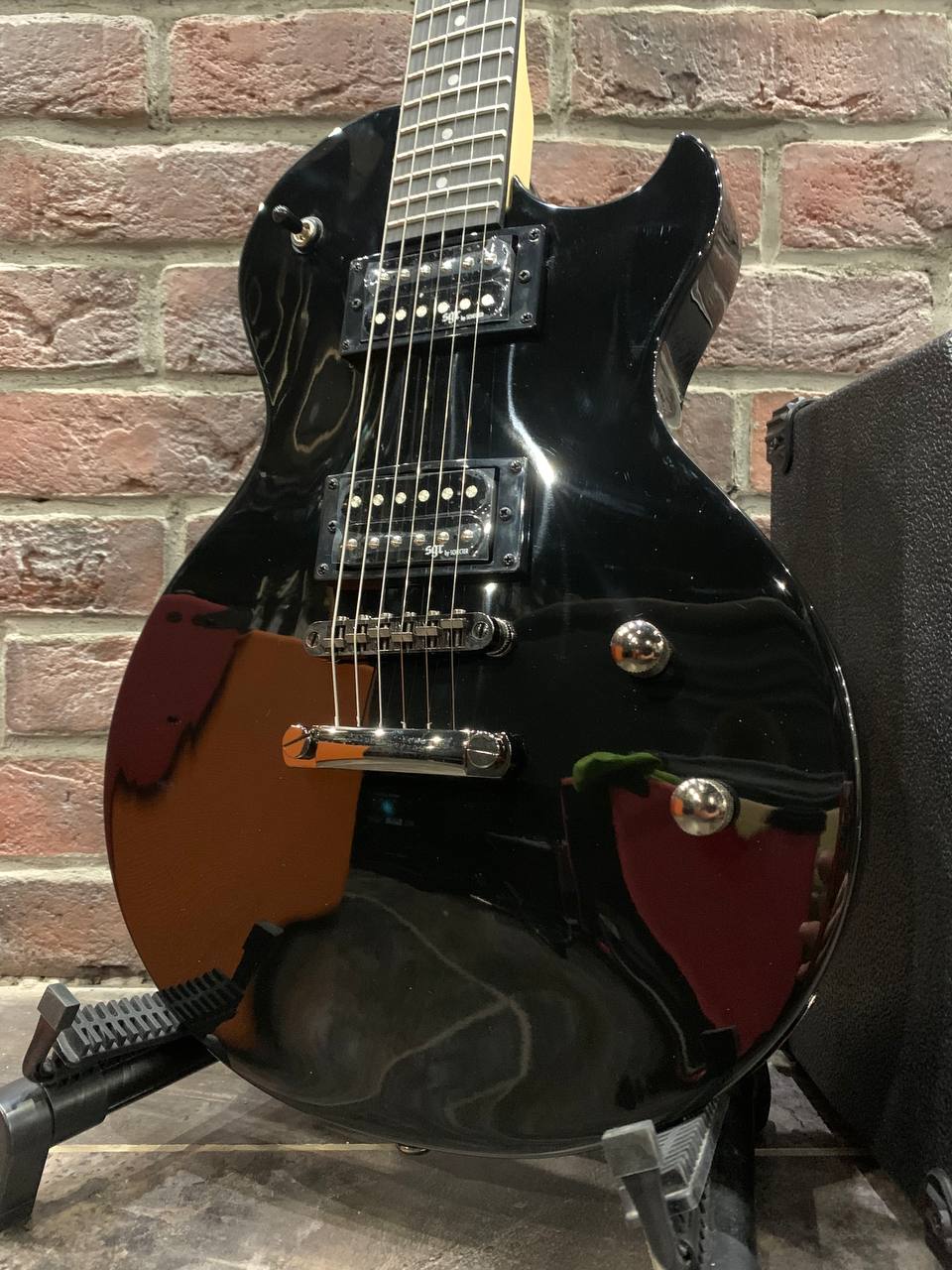 Электрогитара Schecter LP Solo 2 + Комбик 40 ват (комплект) - изображение 8