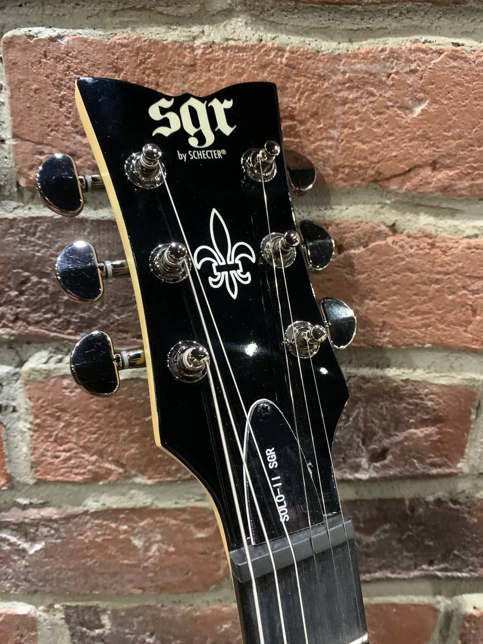 Электрогитара Schecter LP Solo 2 + Комбик 40 ват (комплект) - изображение 9