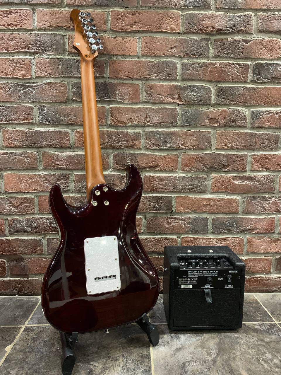 Электрогитара Jet-450 + Портативный Комбик с Эффектами (Аналог Fender) - изображение 2