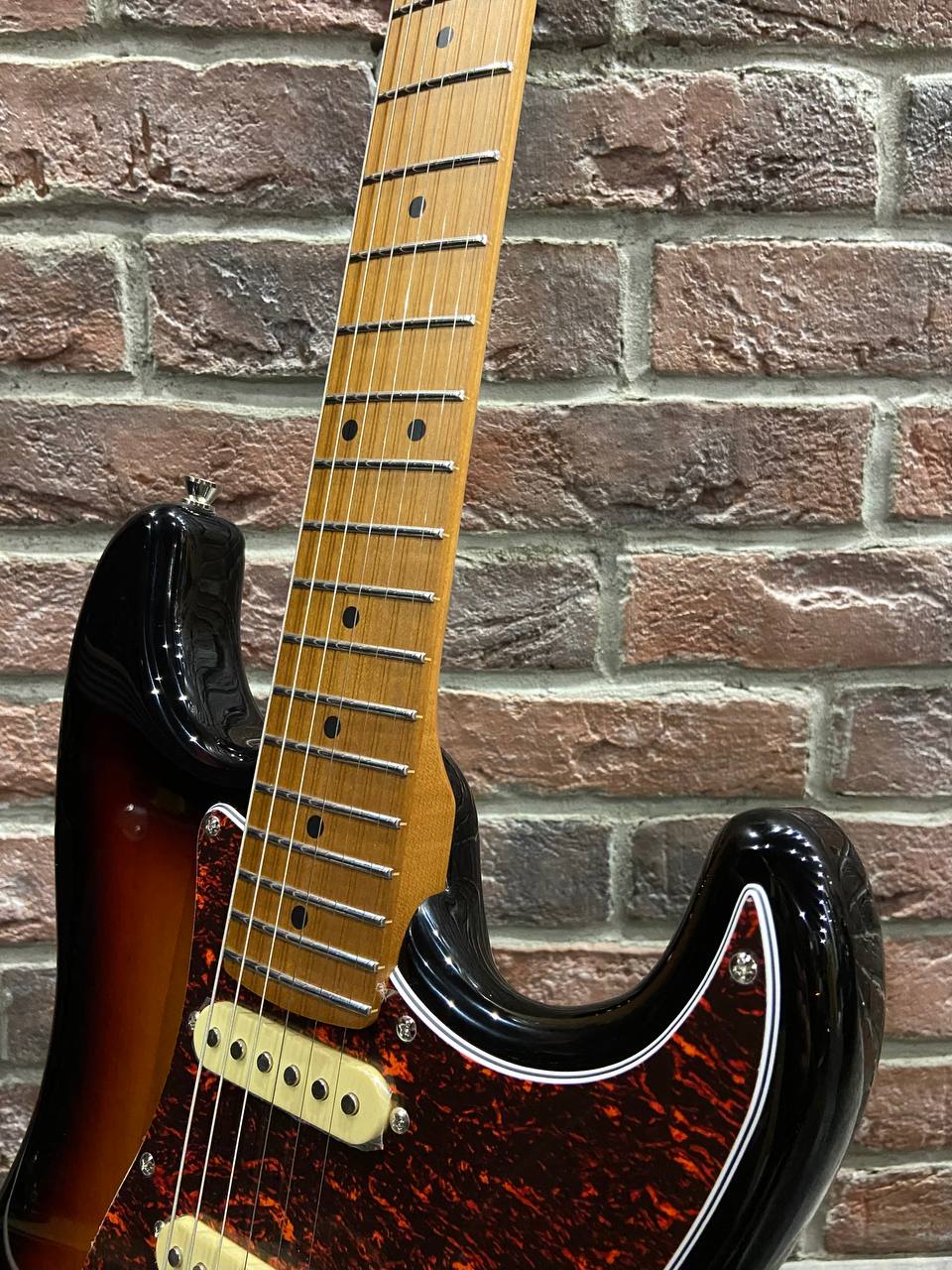 Электрогитара Jet Vintage HSS + Комбик 15 ват (полный комплект) - изображение 6