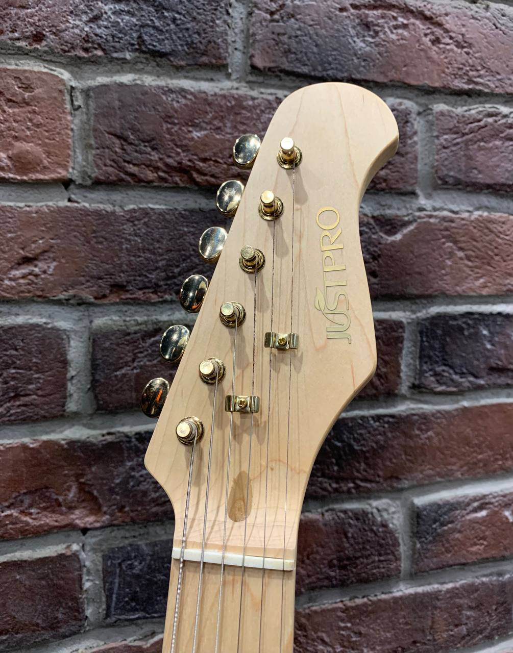 Электрогитара Just Pro Stratocaster SSS CR - изображение 7