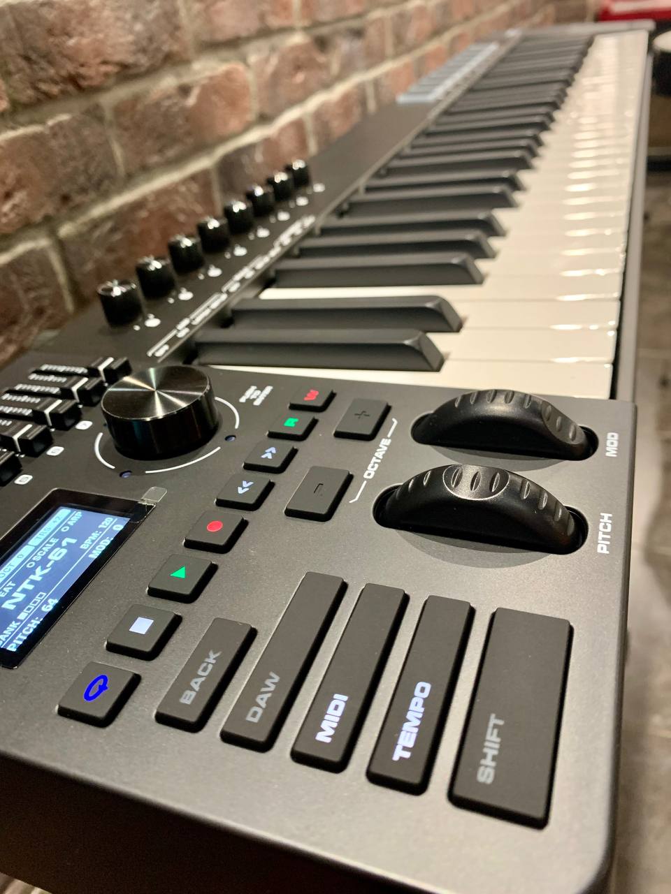 Цифровая Midi Клавиатура NUX Track Keyboard 61 - изображение 5