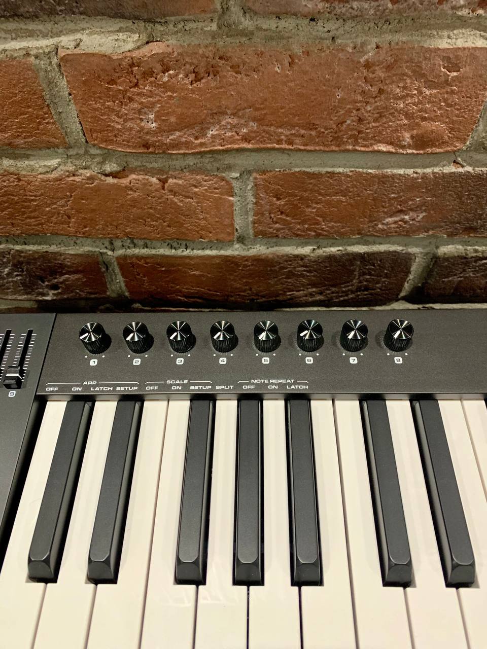 Цифровая Midi Клавиатура NUX Track Keyboard 61 - изображение 9
