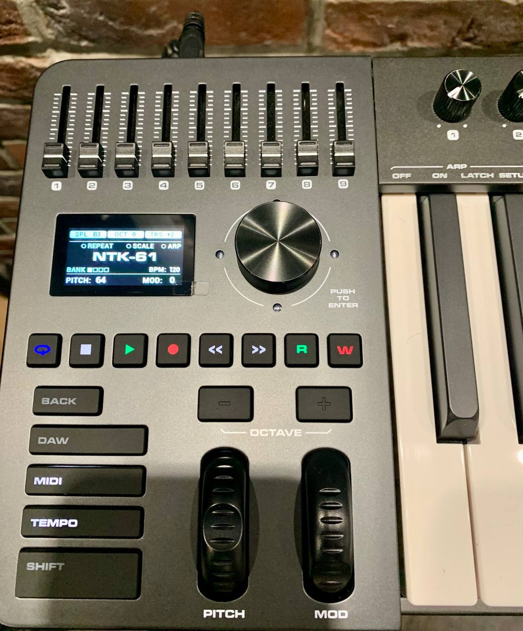 Цифровая Midi Клавиатура NUX Track Keyboard 61 - изображение 10