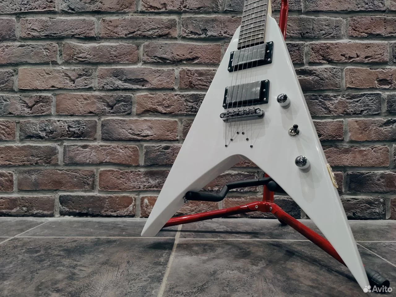 Электрогитара Стрела RT White Edition