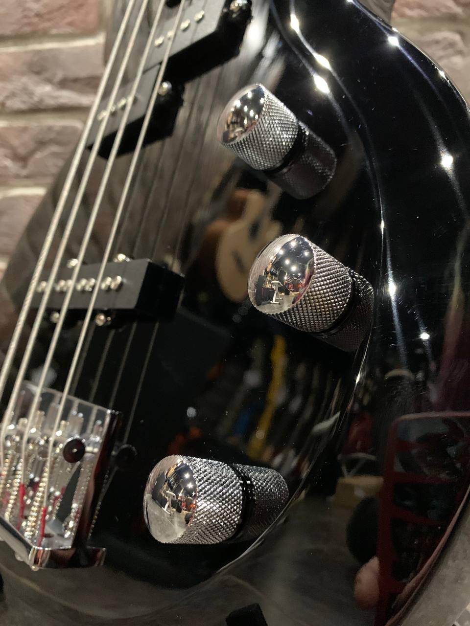 Бас Гитара Les Paul Clevan Black - изображение 5