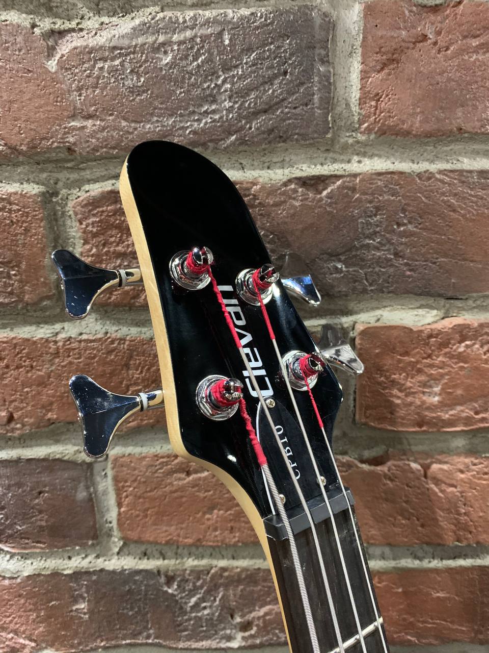 Бас Гитара Les Paul Clevan Black - изображение 8