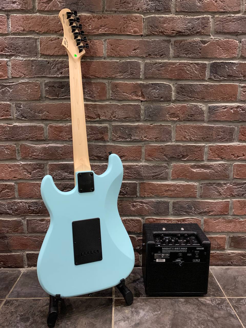 Электрогитара Stratocaster HH + Цифровой Комбик с Эффектами Nux Mark 2 - изображение 2