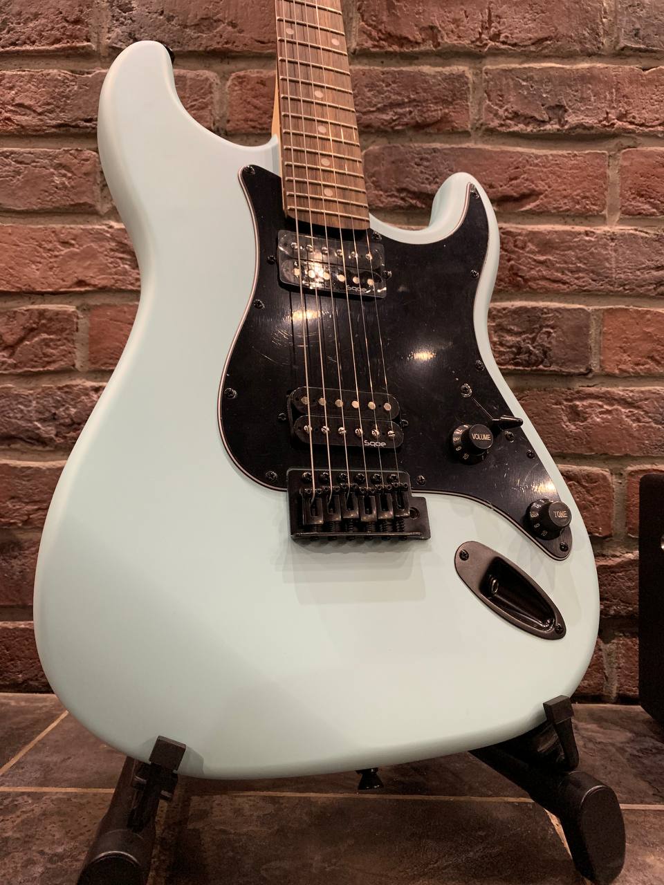 Электрогитара Stratocaster HH + Цифровой Комбик с Эффектами Nux Mark 2 - изображение 5