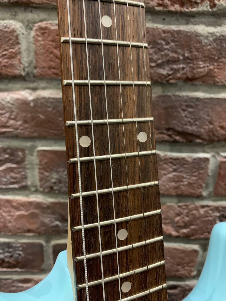 Электрогитара Stratocaster HH + Цифровой Комбик с Эффектами Nux Mark 2 - изображение 6
