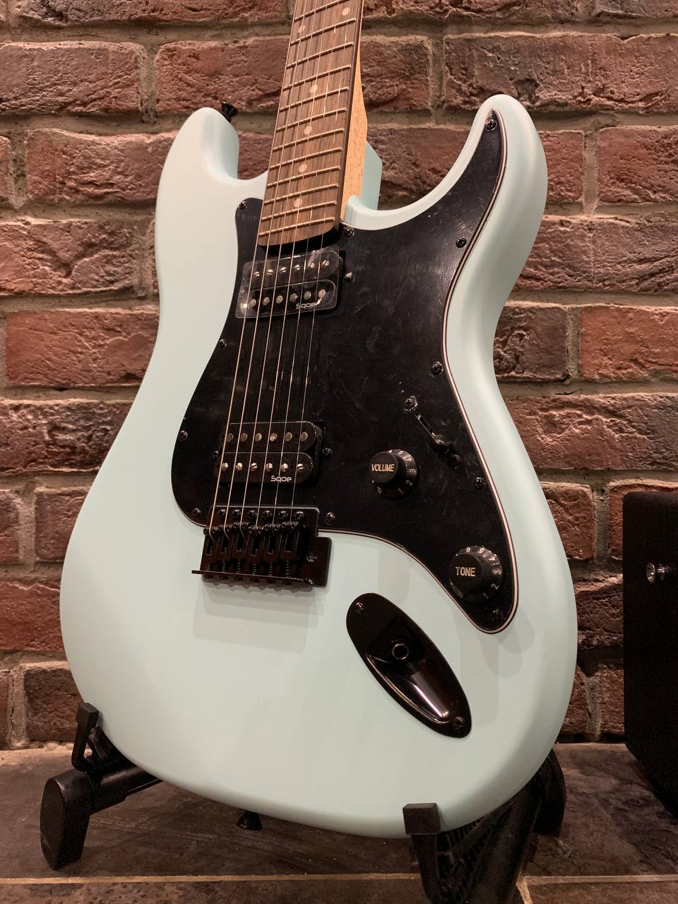 Электрогитара Stratocaster HH + Цифровой Комбик с Эффектами Nux Mark 2 - изображение 8