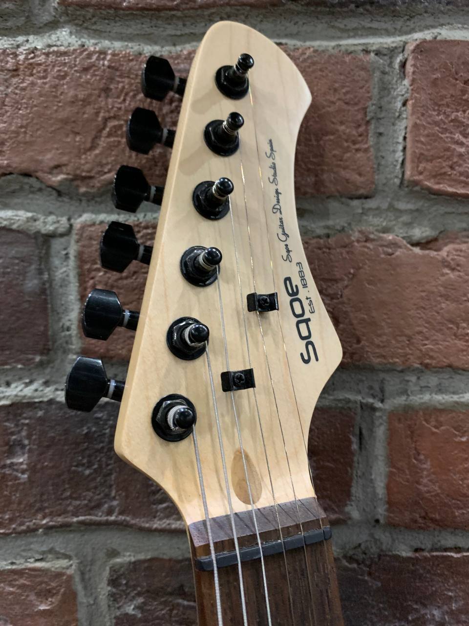 Электрогитара Stratocaster HH + Цифровой Комбик с Эффектами Nux Mark 2 - изображение 9