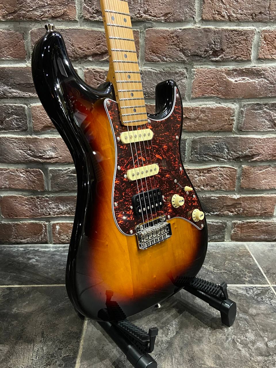 Электрогитара Jet 400 SB HSS + Комбик-Тюнер 10 ват (аналог Fender) - изображение 3