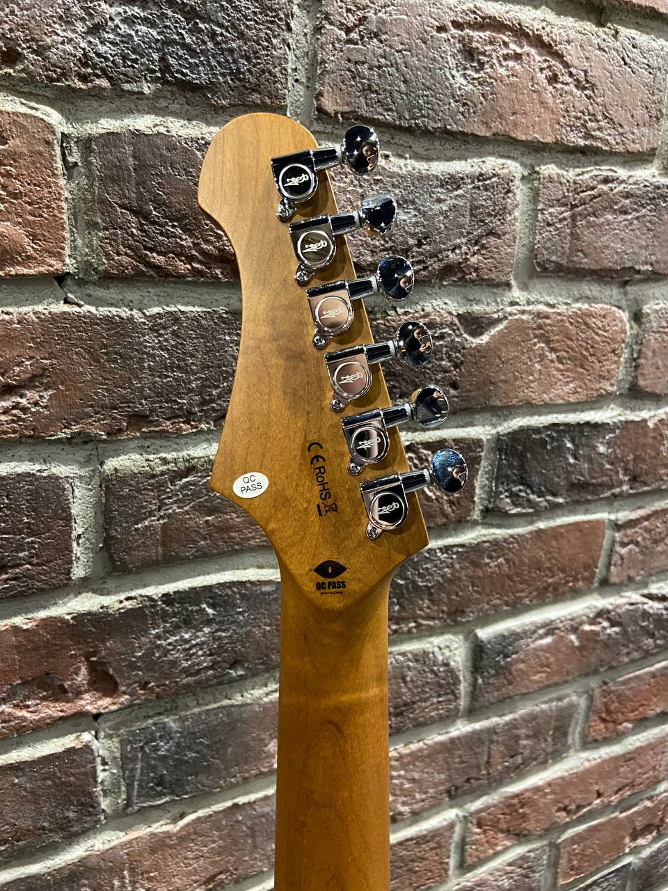 Электрогитара Jet 400 SB HSS + Комбик-Тюнер 10 ват (аналог Fender) - изображение 8