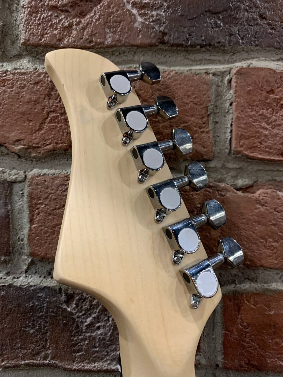 Электрогитара Stratocaster + Комбик 15 ват (комплект) - изображение 8