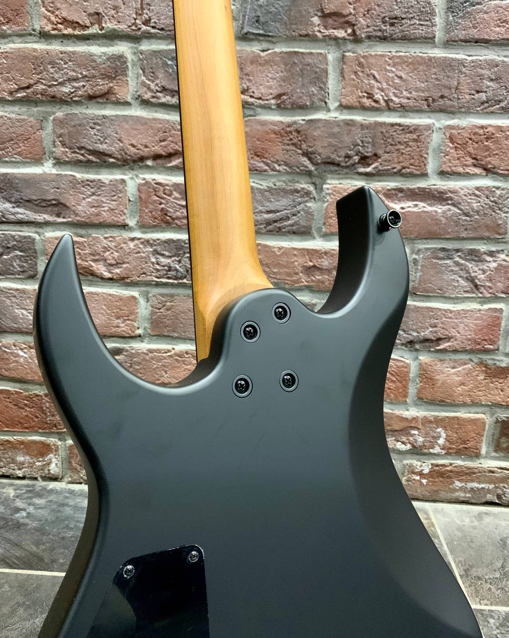 Электрогитара Spira Super Stratocaster 400 MBK - изображение 7