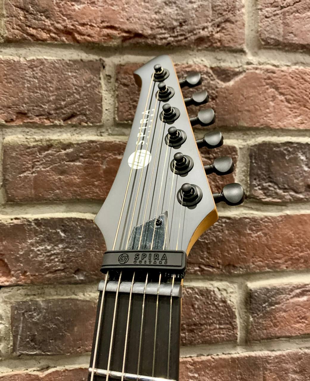 Электрогитара Spira Super Stratocaster 400 MBK - изображение 8