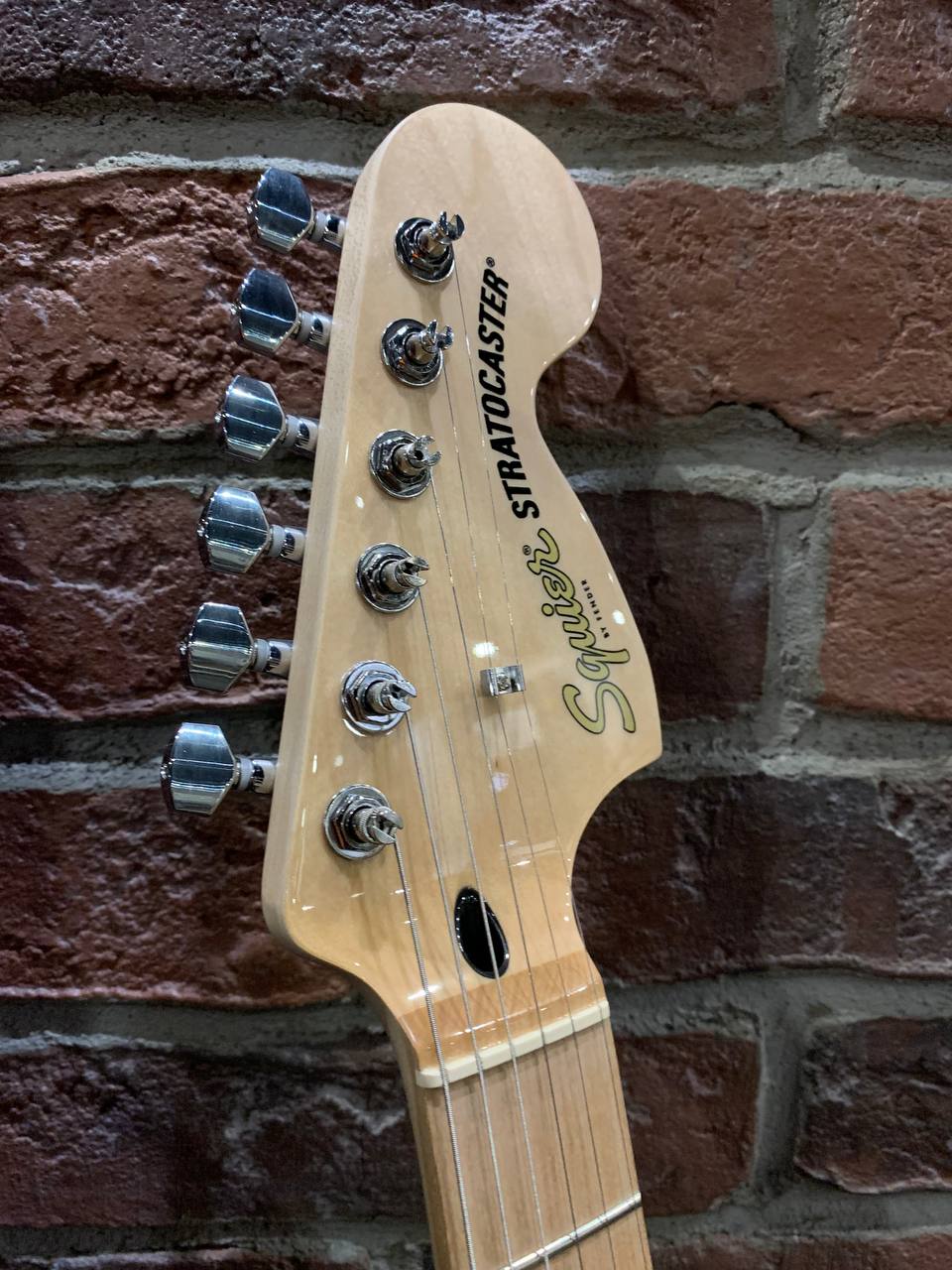 Электрогитара Fender Affinity HSS+ Комбик 40 вт Mic input (полный комплект) - изображение 8