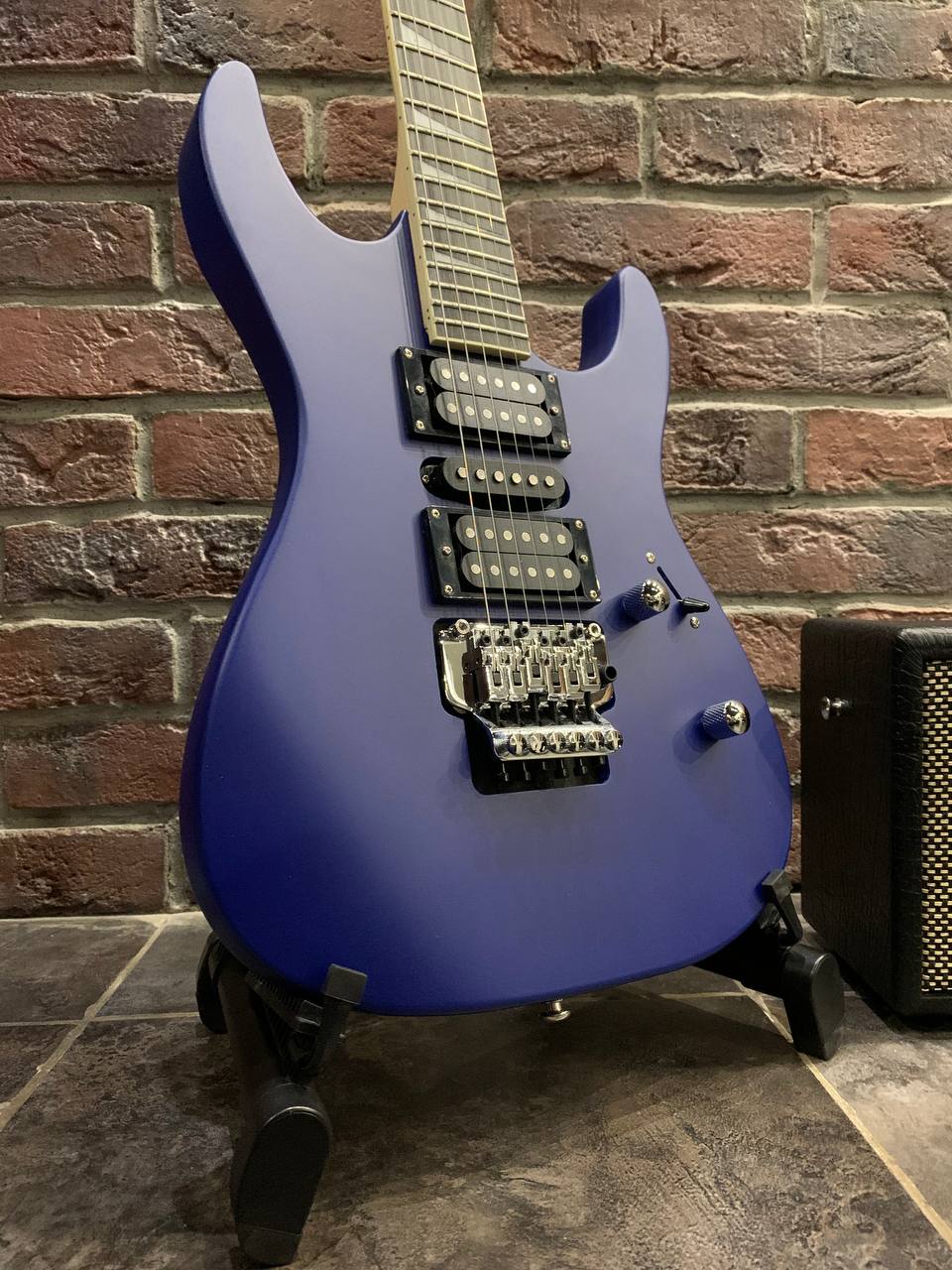 Электрогитара Fabio HSH Floyd Rose + Комбик  с Эффектами и Драм Машиной NUX-MK2 - изображение 3