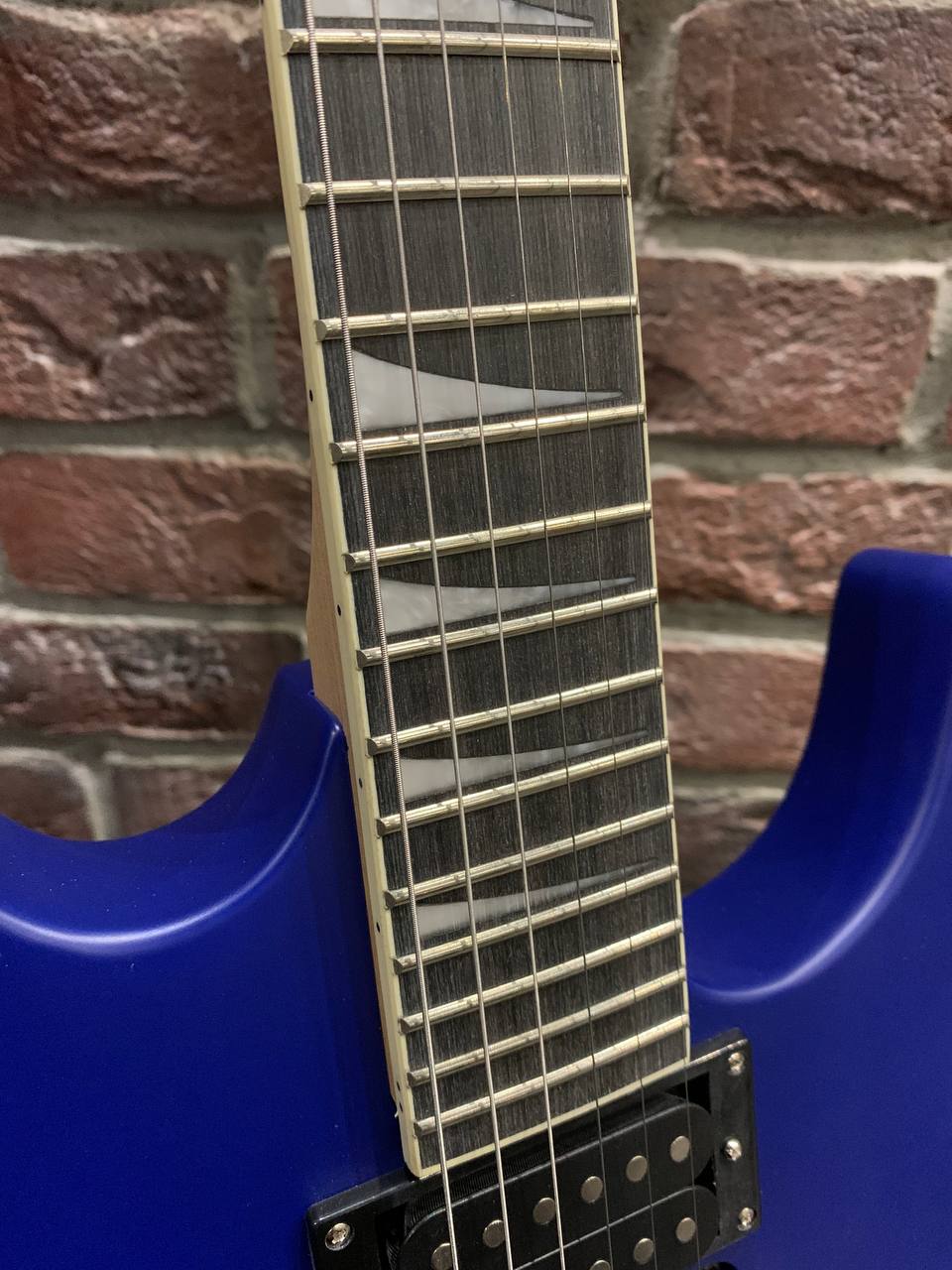 Электрогитара Fabio HSH Floyd Rose + Комбик  с Эффектами и Драм Машиной NUX-MK2 - изображение 6