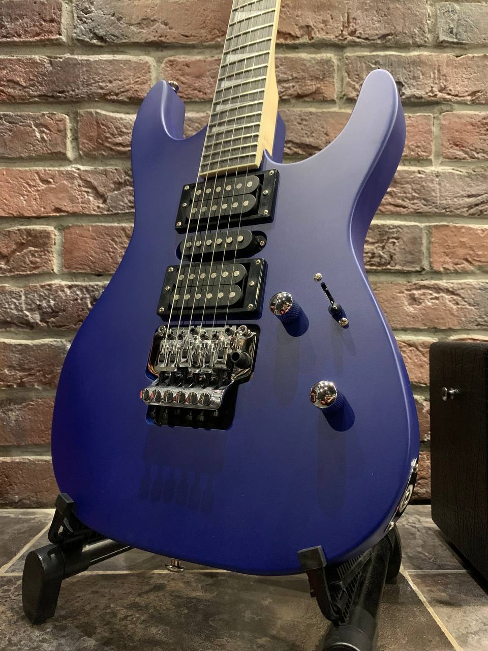 Электрогитара Fabio HSH Floyd Rose + Комбик  с Эффектами и Драм Машиной NUX-MK2 - изображение 7