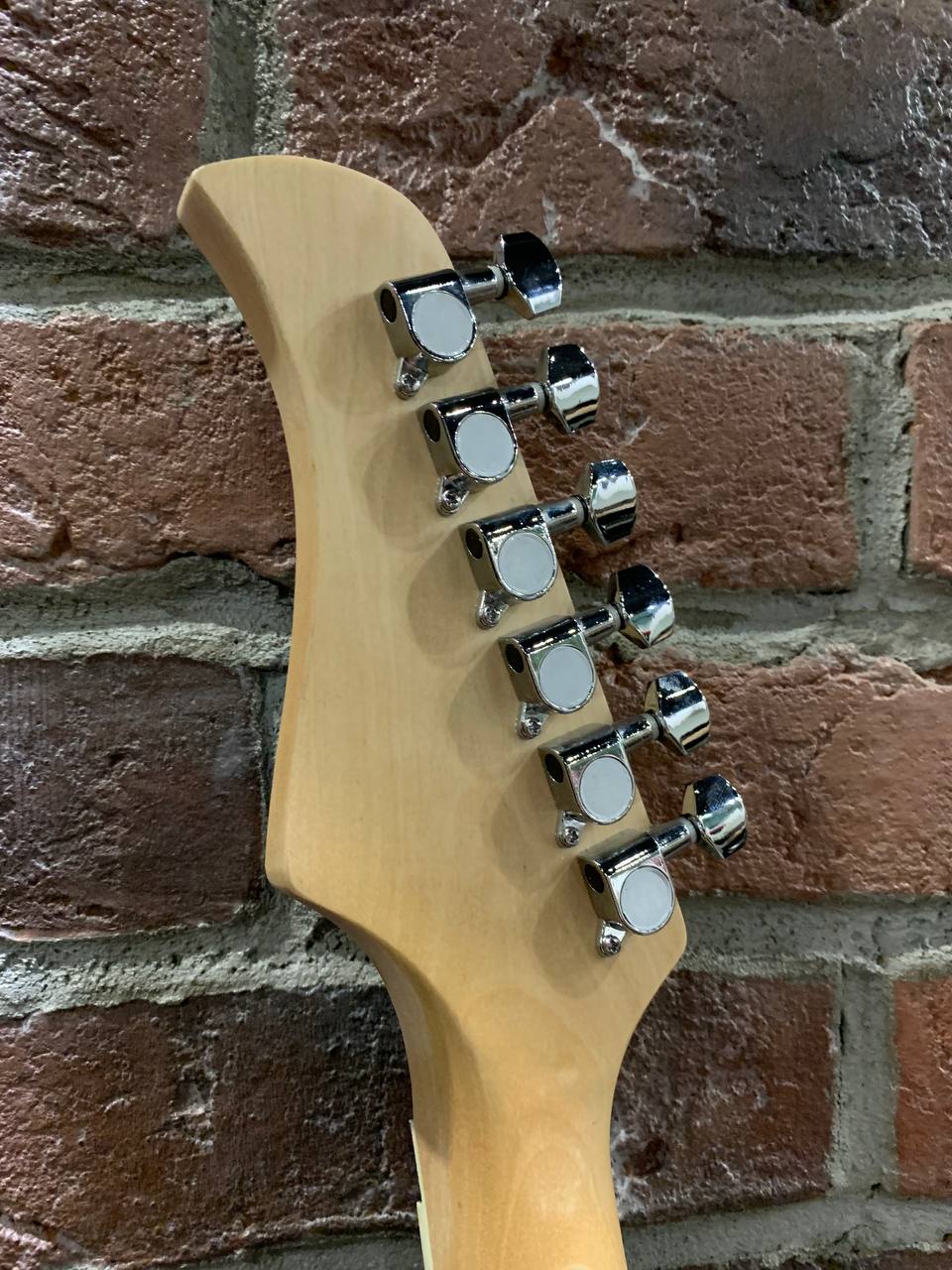 Электрогитара Fabio HSH Floyd Rose + Комбик  с Эффектами и Драм Машиной NUX-MK2 - изображение 8