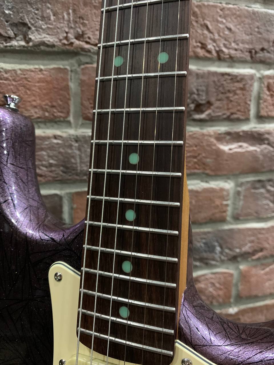 Эксклюзивная Электрогитара Stratocaster HSS + Цифровой Комбик 30 ват с Эффектами - изображение 7