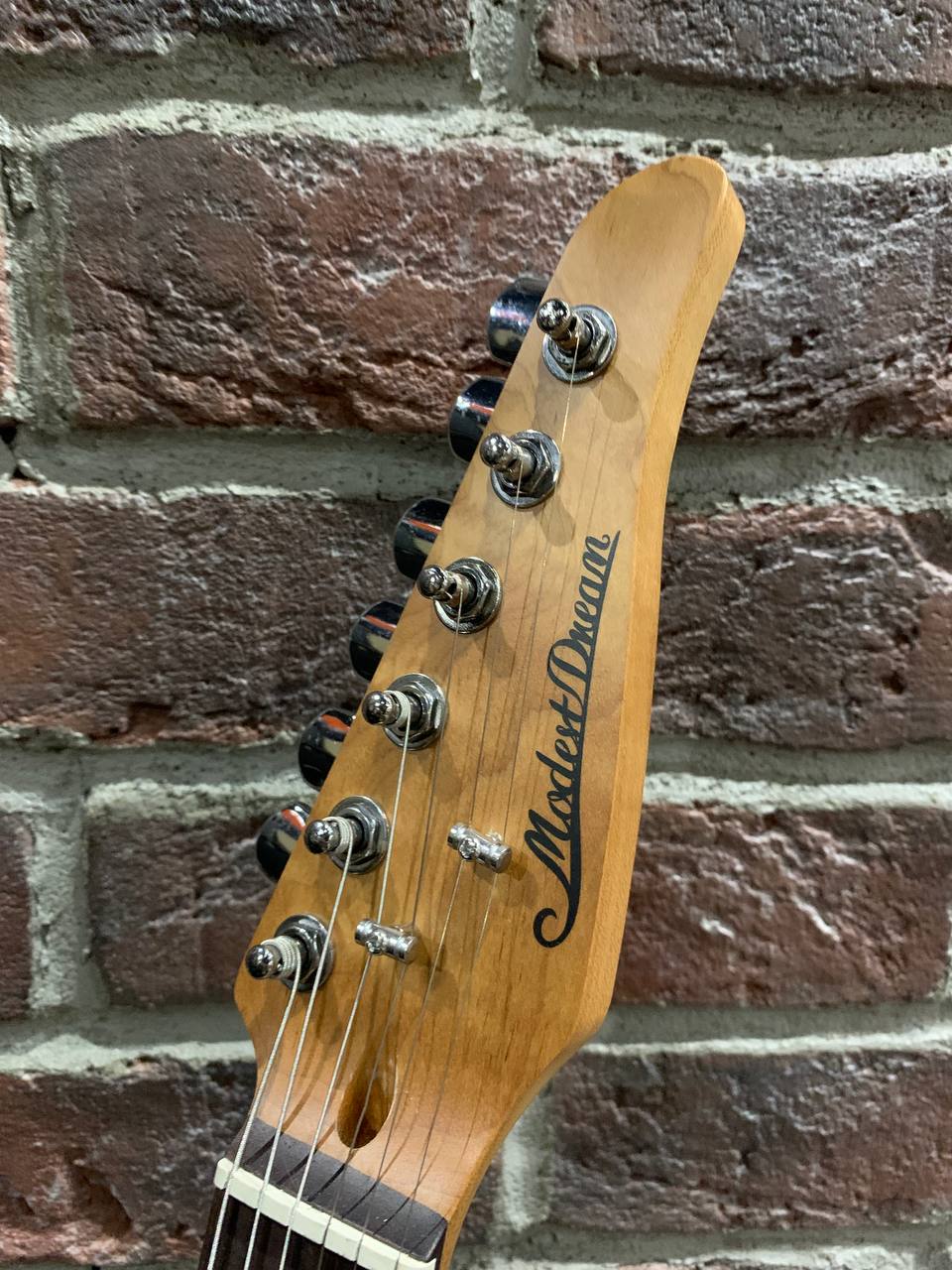 Эксклюзивная Электрогитара Stratocaster HSS + Цифровой Комбик 30 ват с Эффектами - изображение 8