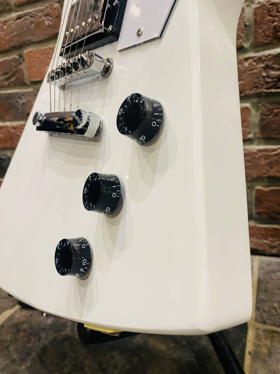 Электрогитара Explorer - изображение 3