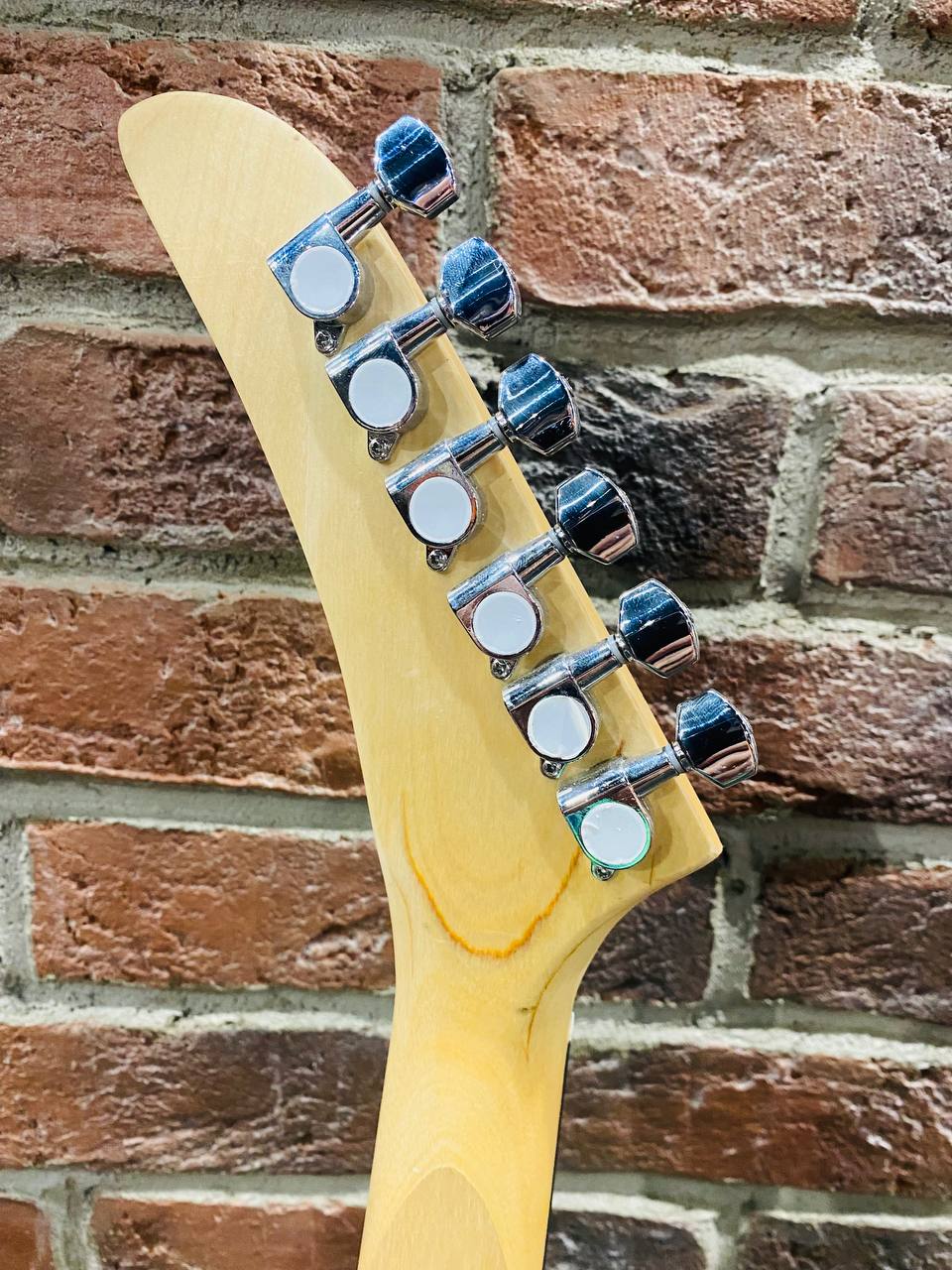 Электрогитара Explorer RD Edition - изображение 7