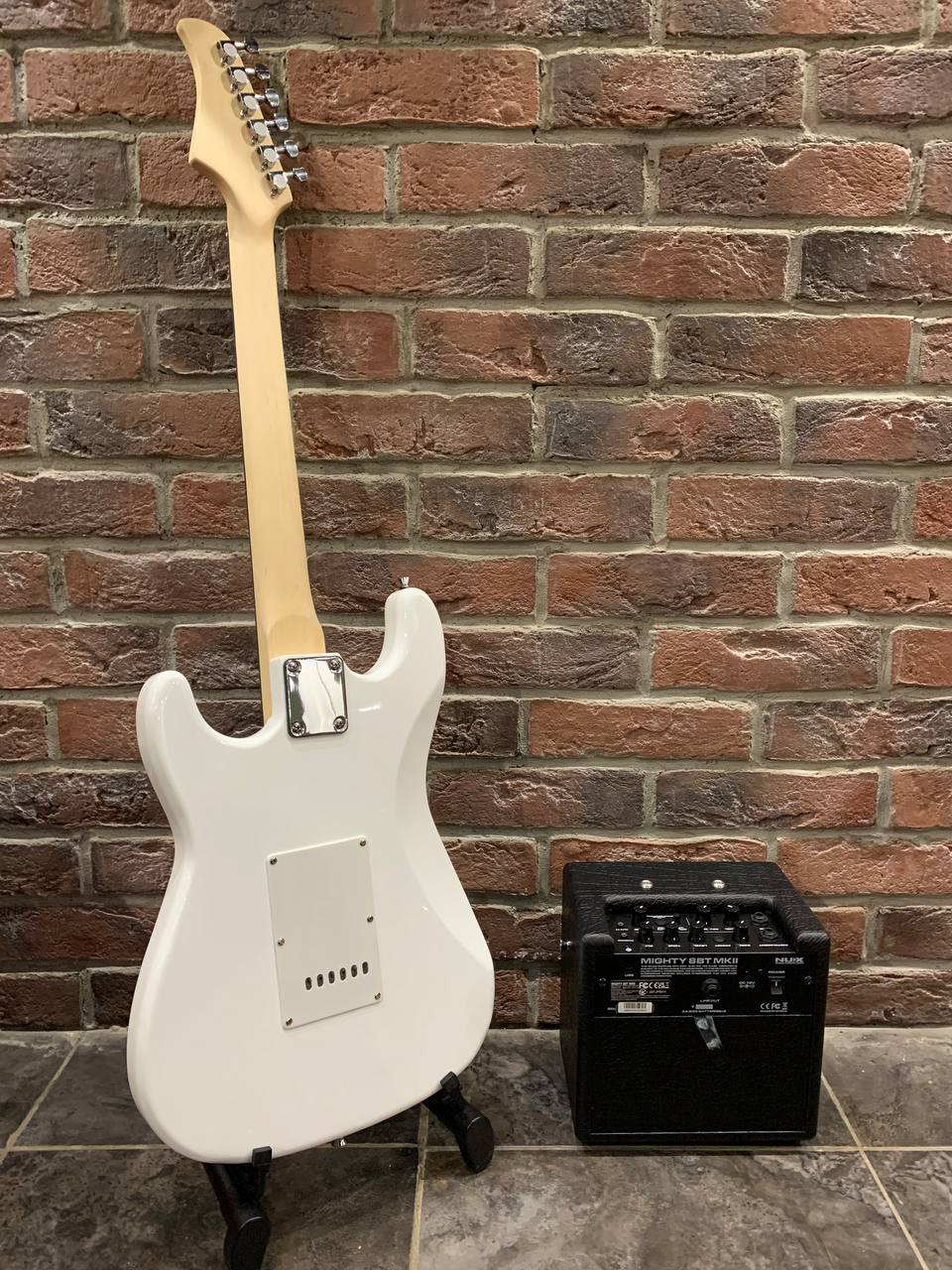 Электрогитара под Fender + Цифровой Комбик NUX Mark 2 (комплект) - изображение 2