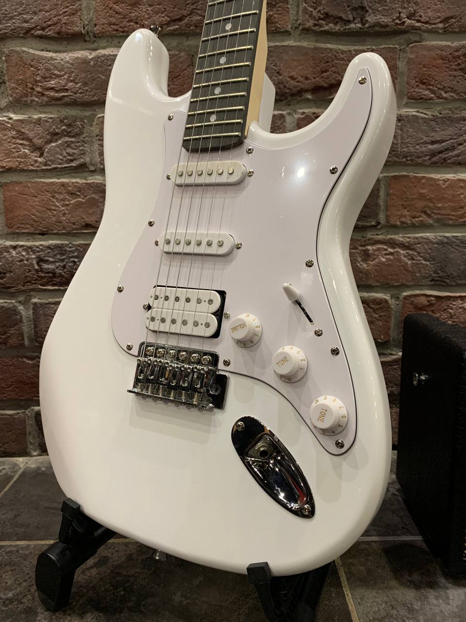 Электрогитара под Fender + Цифровой Комбик NUX Mark 2 (комплект) - изображение 3