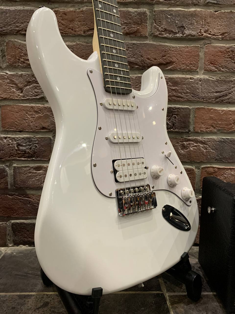 Электрогитара под Fender + Цифровой Комбик NUX Mark 2 (комплект) - изображение 8