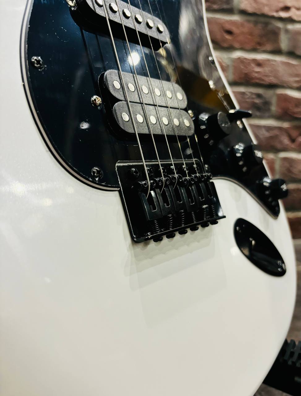 Электрогитара под Fender HSS Black Series - изображение 4