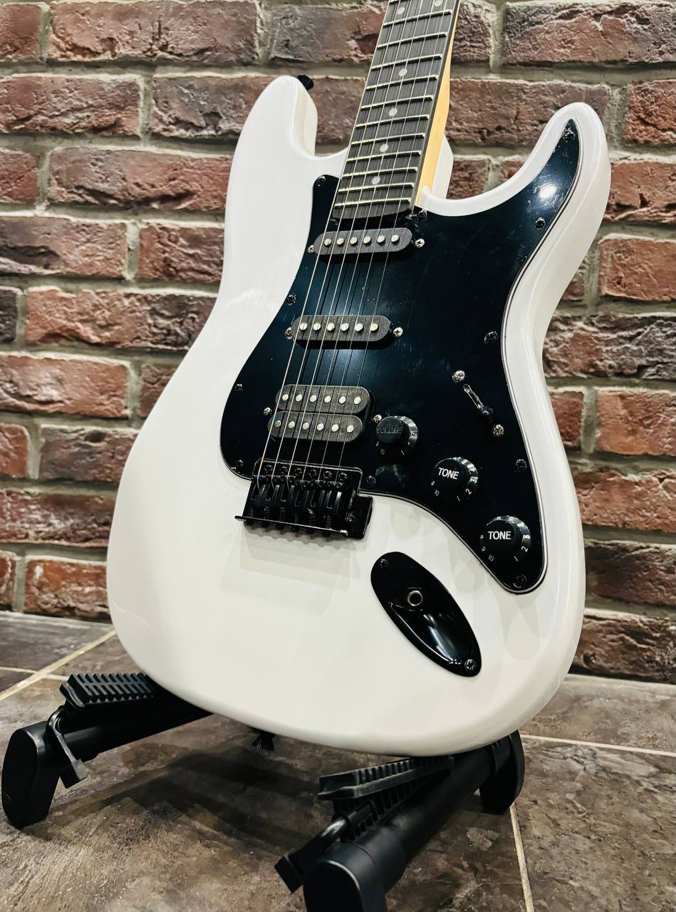 Электрогитара Stratocaster HSS Black Series + Комбик 15 ват (комплект) - изображение 3