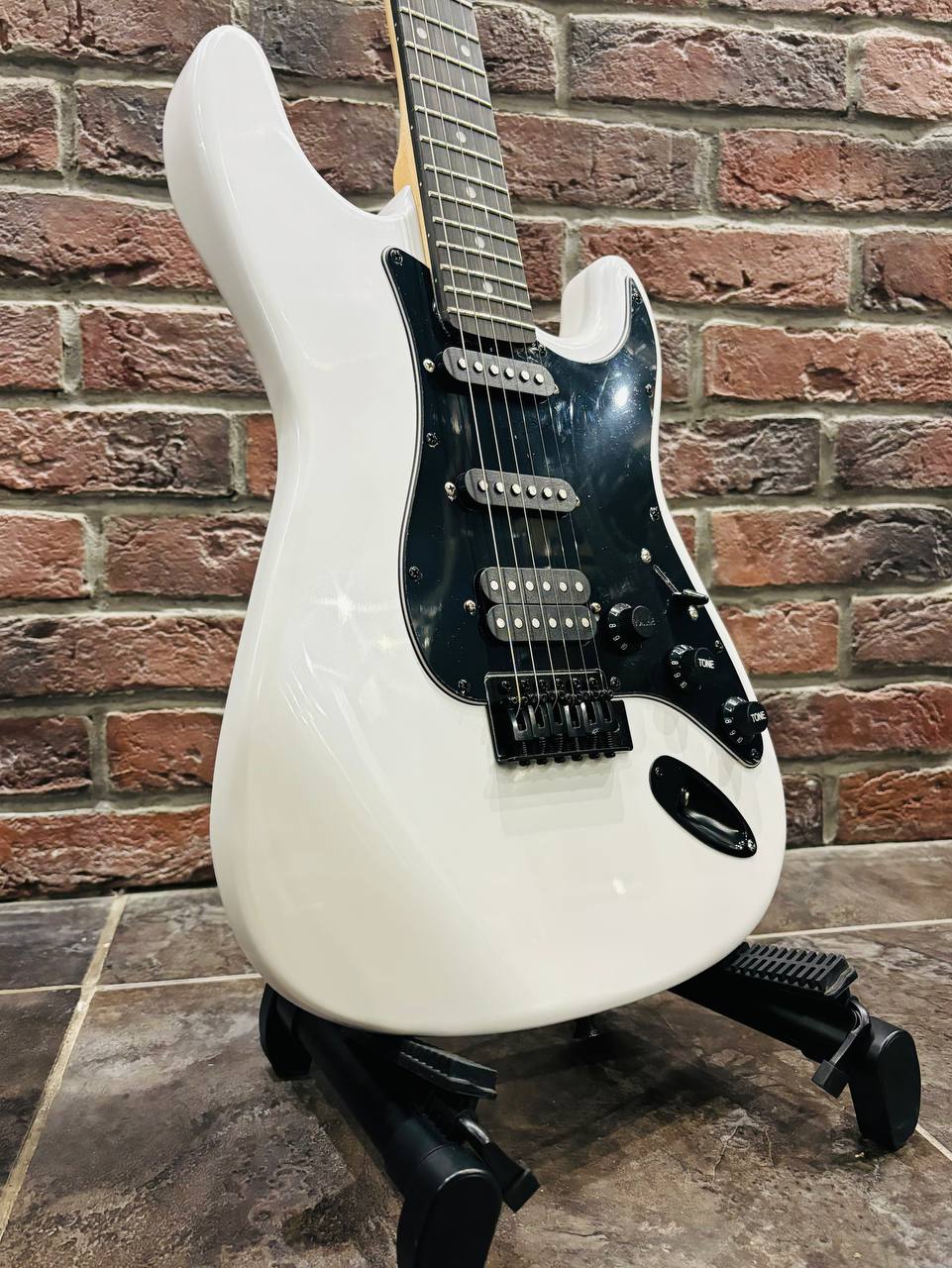 Электрогитара Stratocaster HSS Black Series + Комбик 15 ват (комплект) - изображение 8