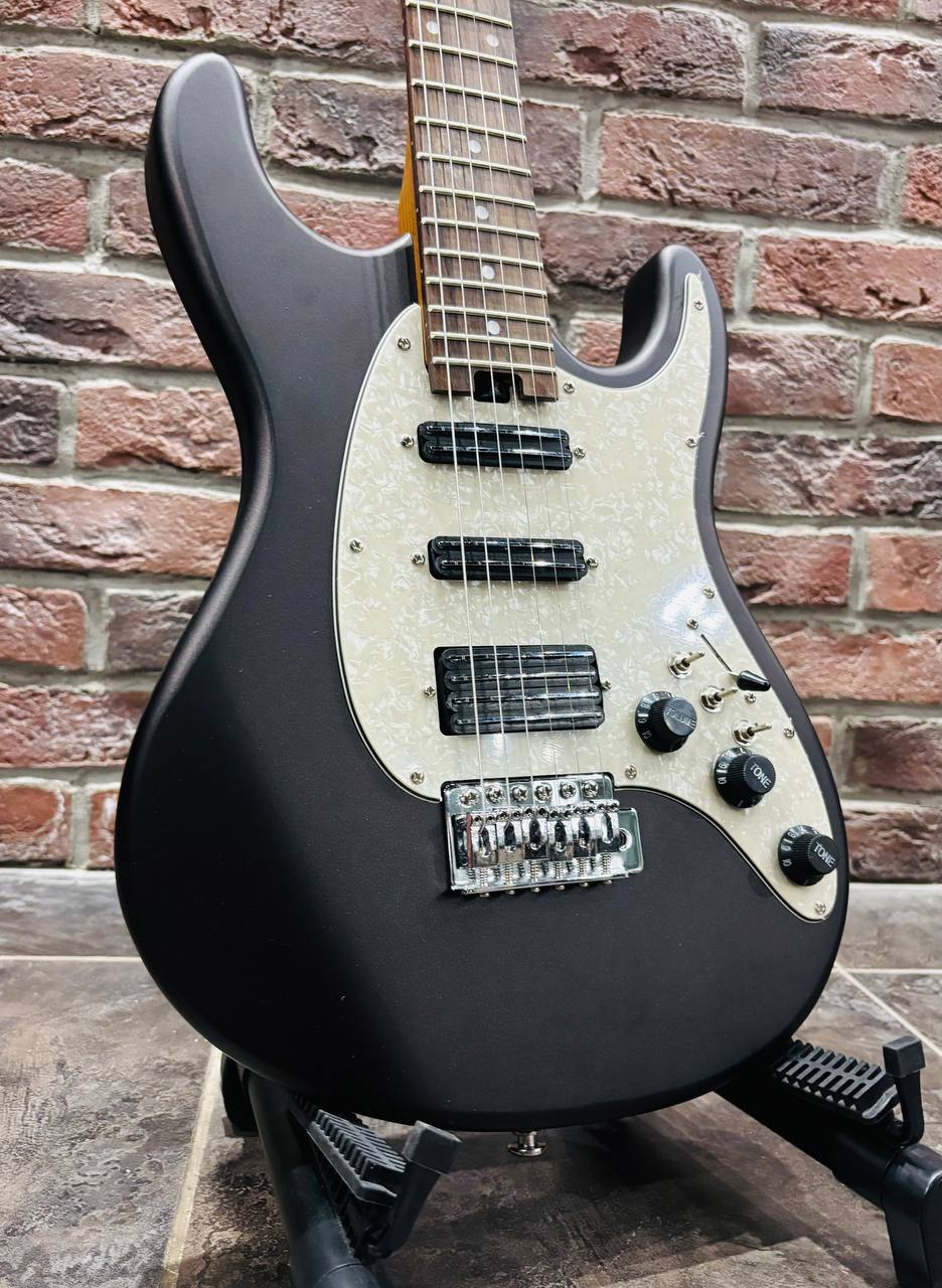 Электрогитара Grote HSS Stratocaster (Рельсовые Звучки с Отсечкой)