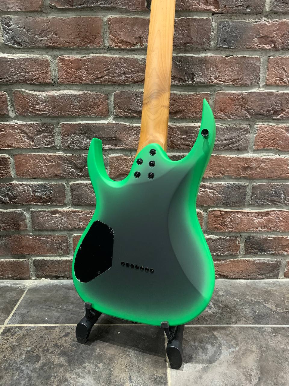 Электрогитара Sqoe Neon Green HH (7 струн) - изображение 2