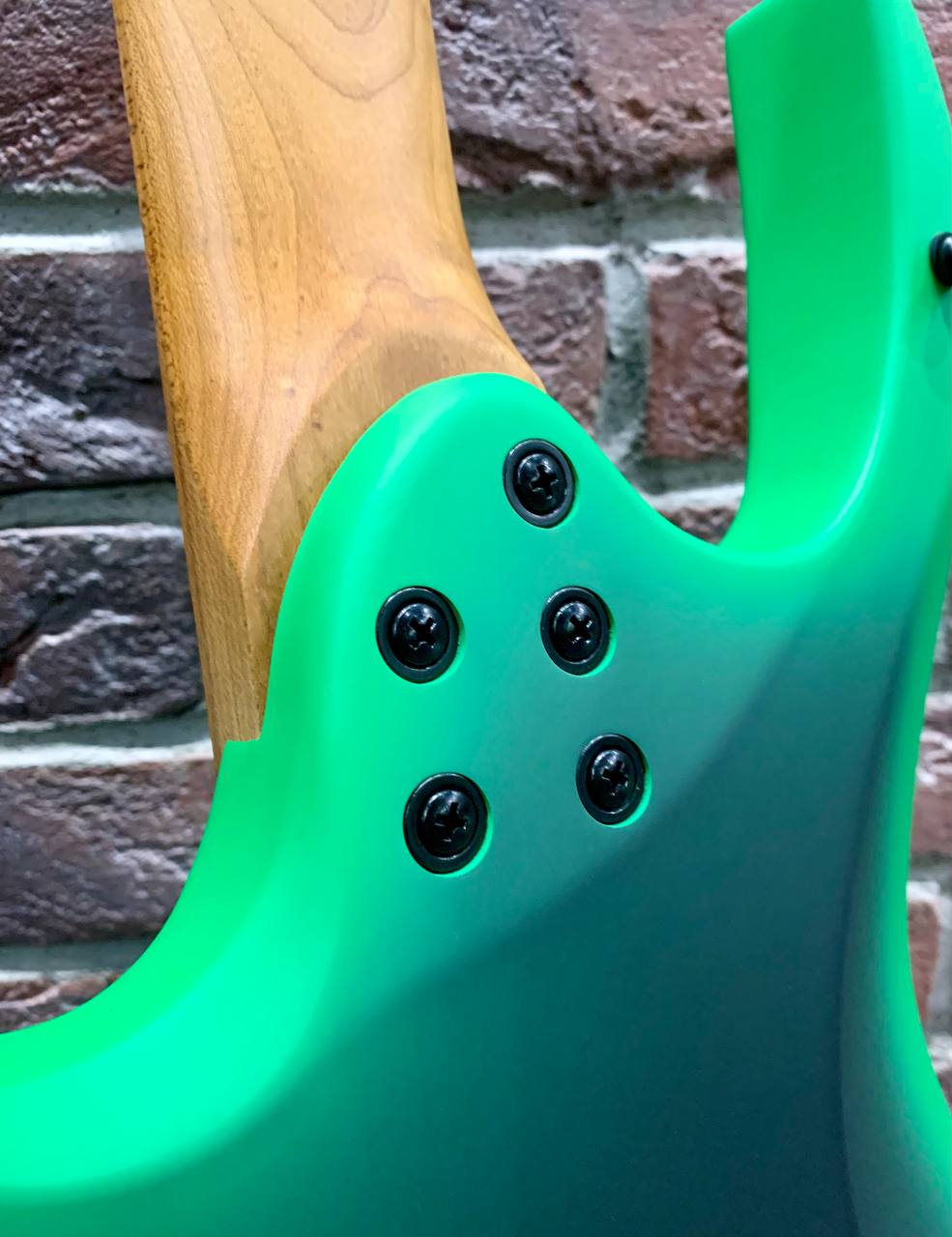 Электрогитара Sqoe Neon Green HH (7 струн) - изображение 6