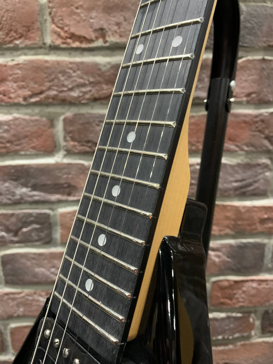 Электрогитара Caraya Черная Стрела HH - изображение 4