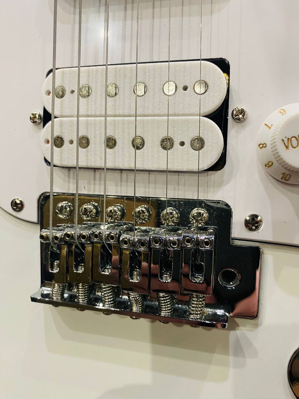 Электрогитара White Stratocaster для Начинающих - изображение 3