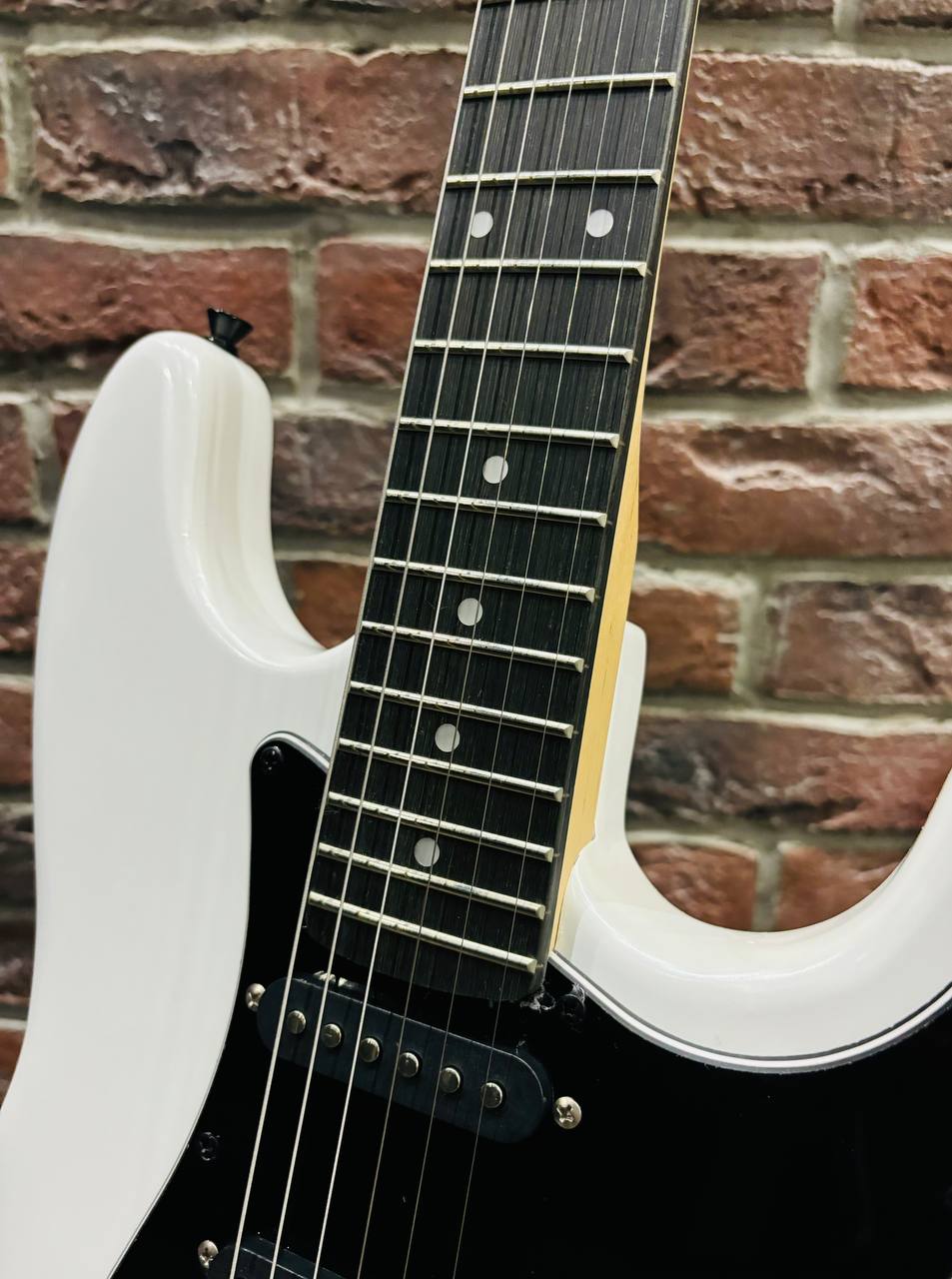 Электрогитара Stratocaster HSS Black Series + Портативный Комбик - изображение 5