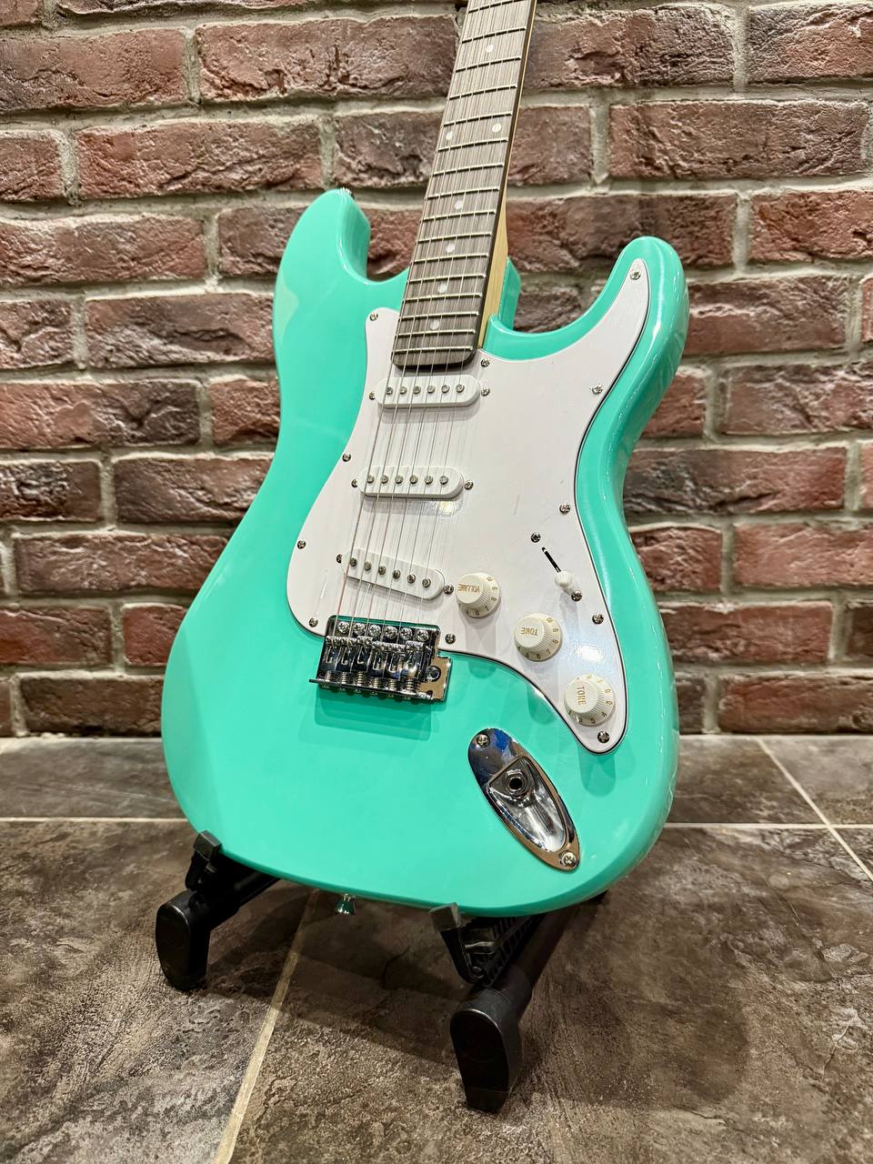Электрогитара Stratocaster SSS для Начинающих