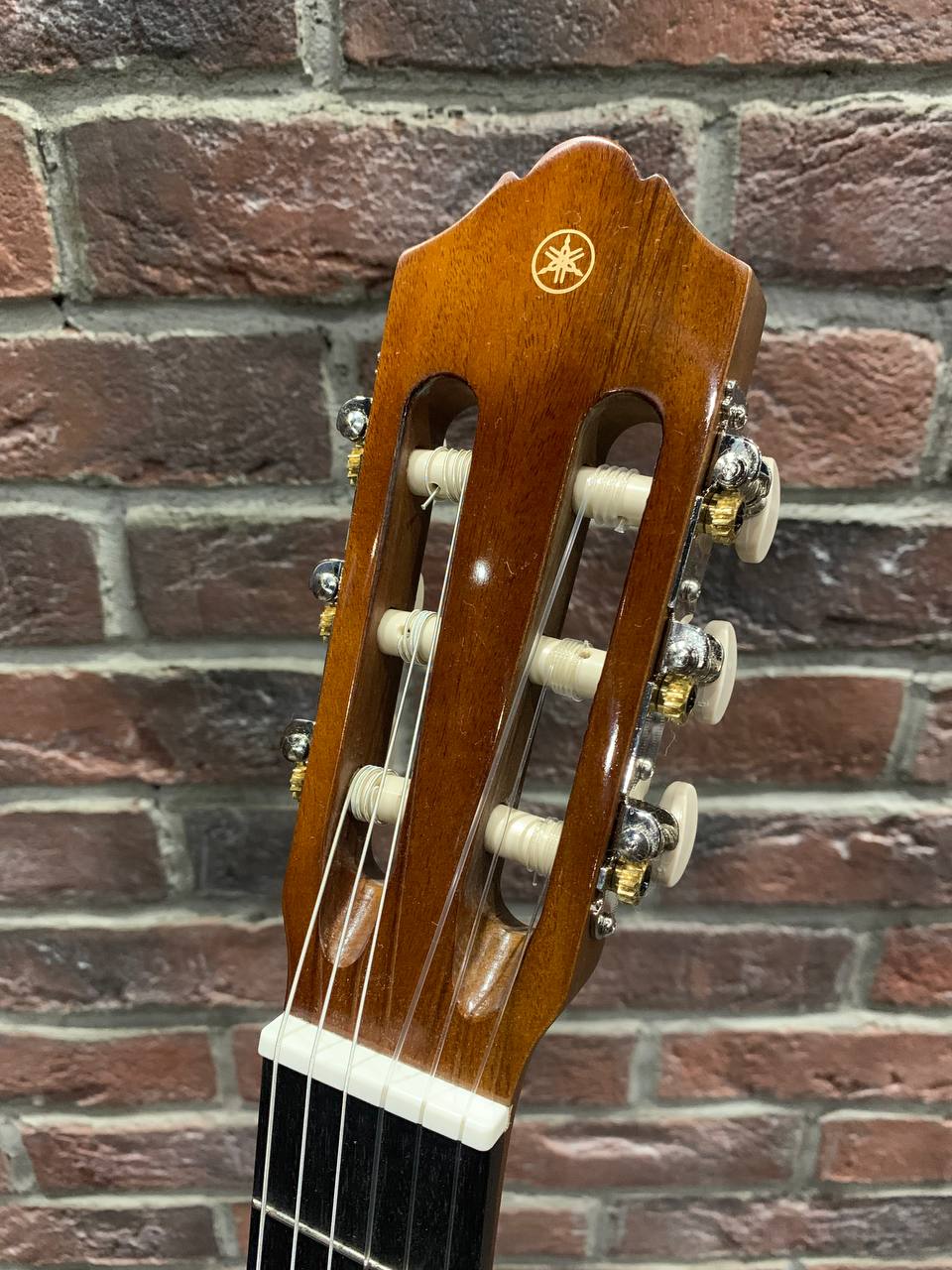 Классическая Гитара Yamaha C40-L 4/4 (Индонезия) - изображение 8