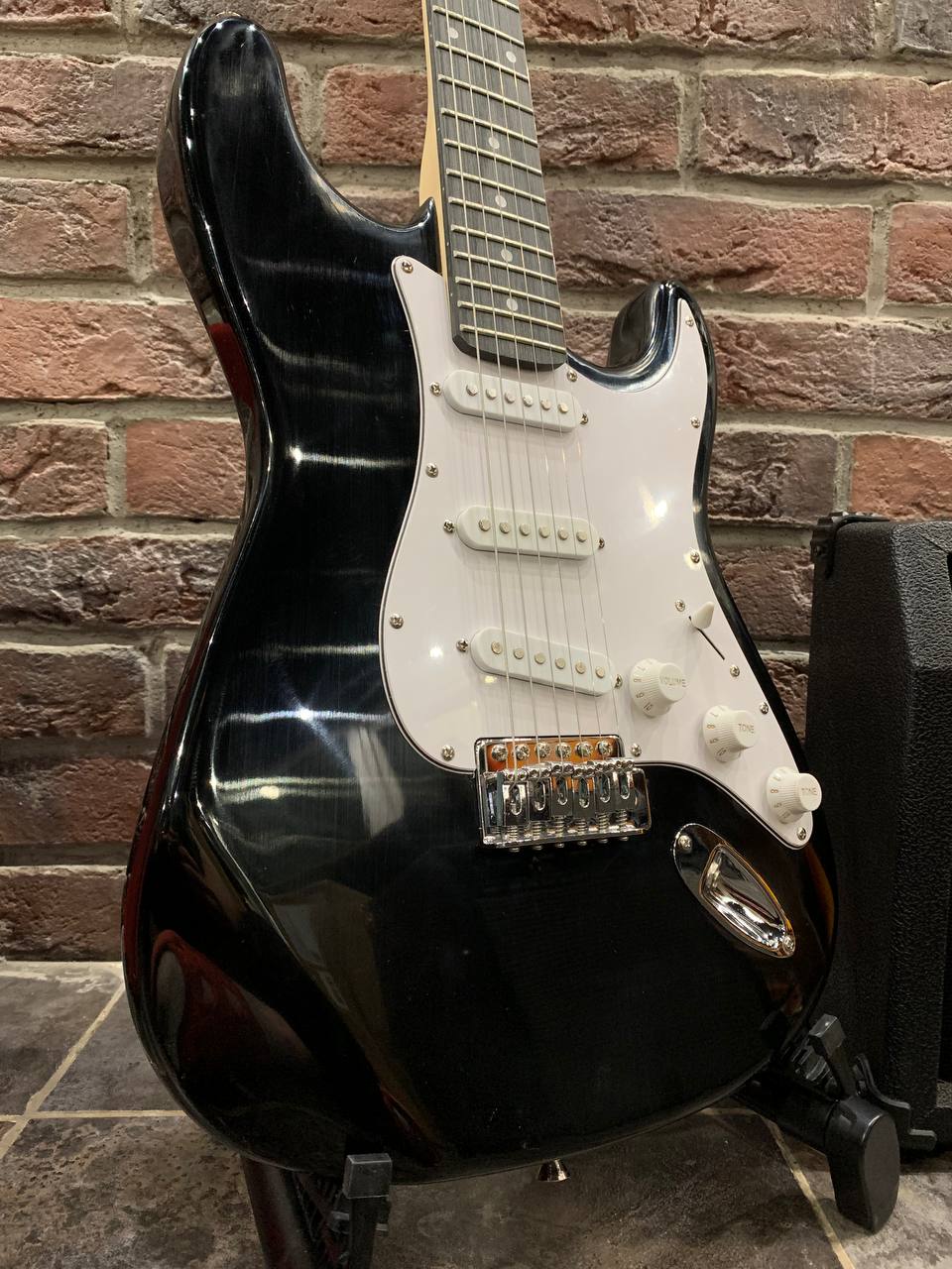 Электрогитара Stratocaster SSS + Мощный Комбик (комплект) - изображение 3