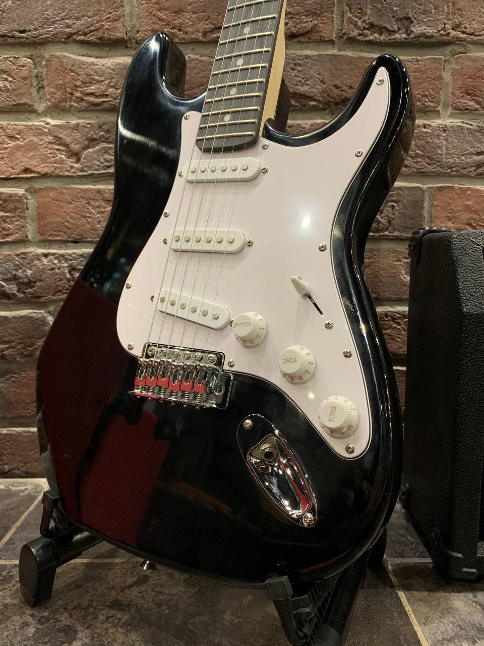 Электрогитара Stratocaster SSS + Мощный Комбик (комплект) - изображение 7